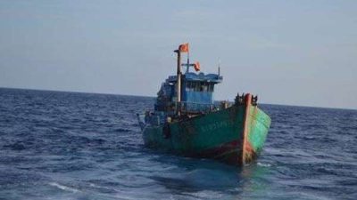 Melihat Aksi Menegangkan Penangkapan Kapal Vietnam Pencuri Ikan di Natuna