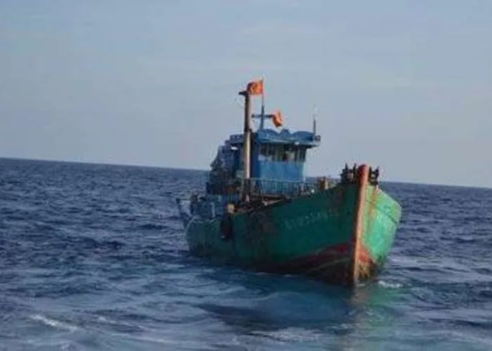 Melihat Aksi Menegangkan Penangkapan Kapal Vietnam Pencuri Ikan di Natuna