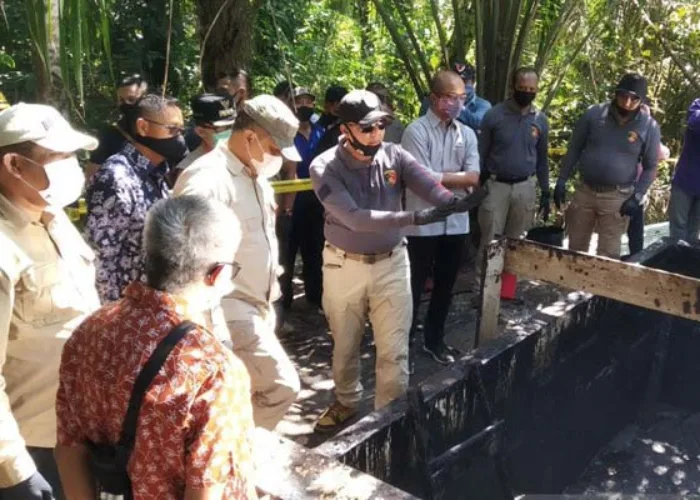 Polda Riau Bongkar Kasus Kilang Penyulingan Minyak Ilegal di Dumai