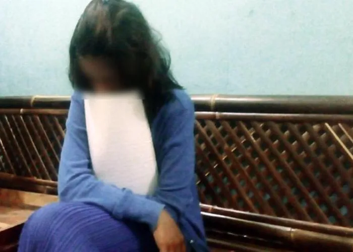 Sedang Buang Air Besar di WC Umum, Wanita Ini Diancam Lalu Dicabuli