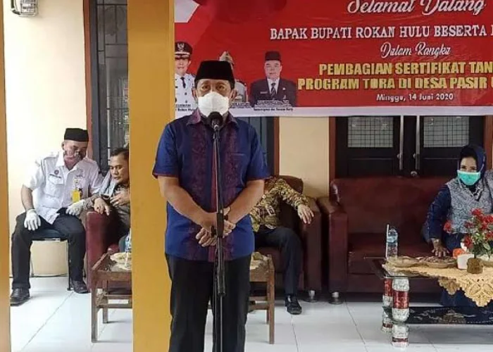 Bupati Sukiman Serahkan 504 Sertifikat Gratis Untuk Warga Rambah Hilir