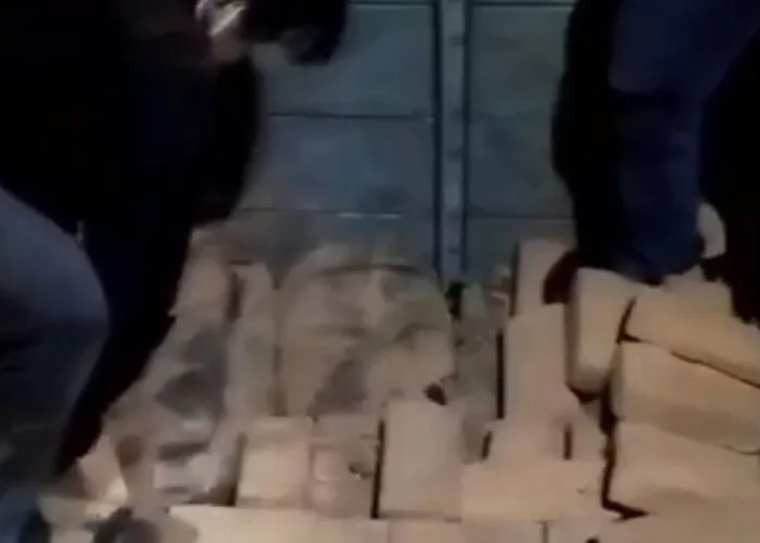 Truk Berisi Sabu 131 Kg Dibawa dari Riau, Orang Berbeda dan Tak Saling