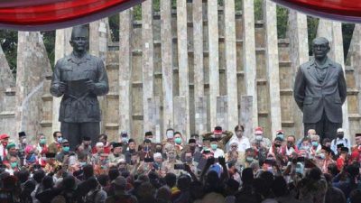 Sejumlah Tokoh Publik Hadiri Deklarasi KAMI di Tugu Proklamasi