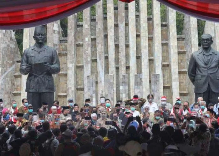 Sejumlah Tokoh Publik Hadiri Deklarasi KAMI di Tugu Proklamasi