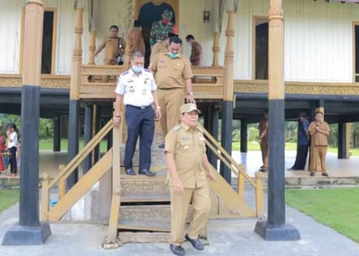 Bupati Sukiman Kunjungi Cagar Budaya Istana Raja Rokan