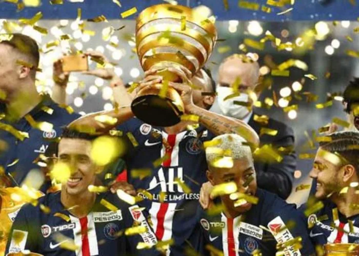 PSG Angkat Tropi Piala Liga Usai Membungkam Lyon Lewat Adu Penalti