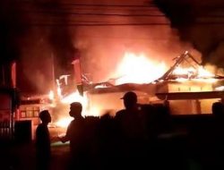 Diduga Konsleting Listrik, Gudang Farmasi Dinkes Inhu Terbakar