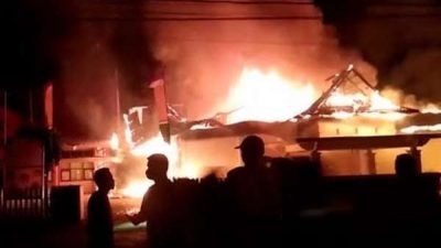 Diduga Konsleting Listrik, Gudang Farmasi Dinkes Inhu Terbakar
