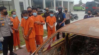 Polda Riau Bekuk Kawanan Rampok Sadis Bersenpi