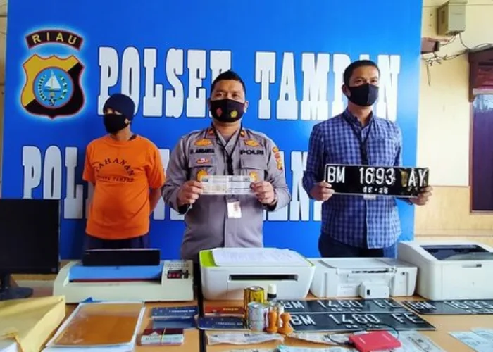 Sindikat Pemalsu STNK dan PKB di Pekanbaru Riau Terbongkar