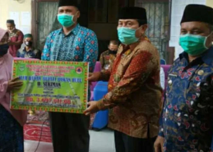 Bupati Sukiman Salurkan Bantuan Bagi Korban Puting Beliung di Bangun Purba