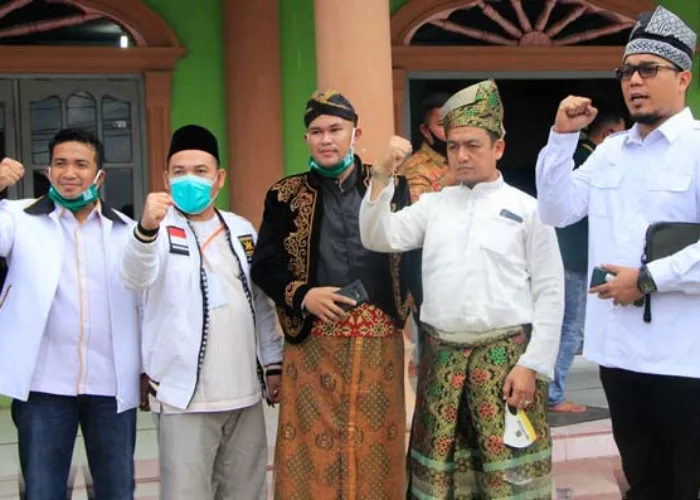 Diiringi Rebana, Paslon Rizal Zamzami-Yoghi Susilo Daftar ke KPU