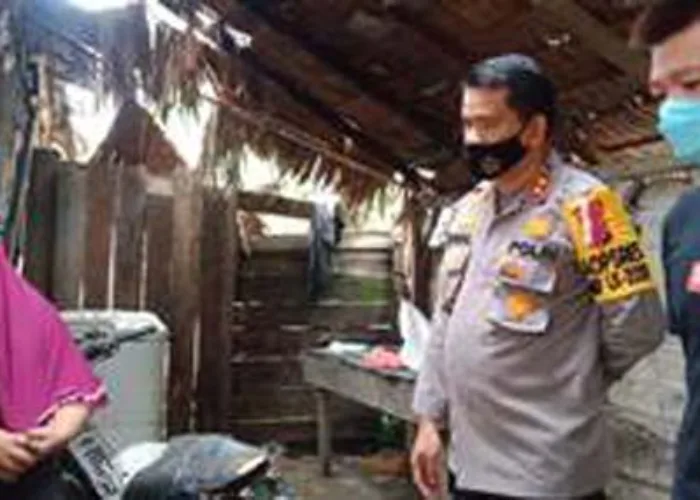 Kapolres AKBP Efrizal Bantu Bangun Rumah Layak Huni Warga Inhu