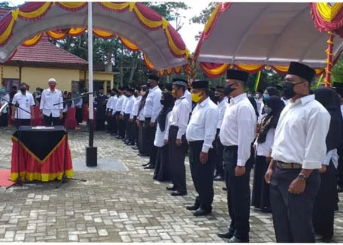 Lantik 84 BPD, Bupati Yopi: BPD dan Kades Harus Berinovasi dan Kreatif