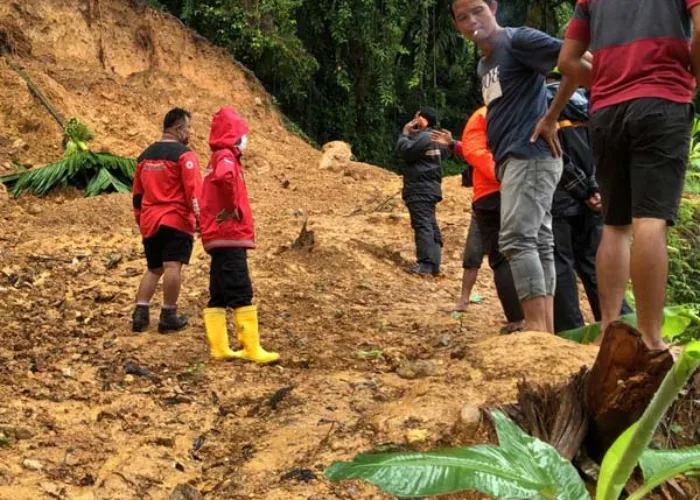 Bantu Penanganan Banjir dan Longsor, Semen Padang Turunkan TRC