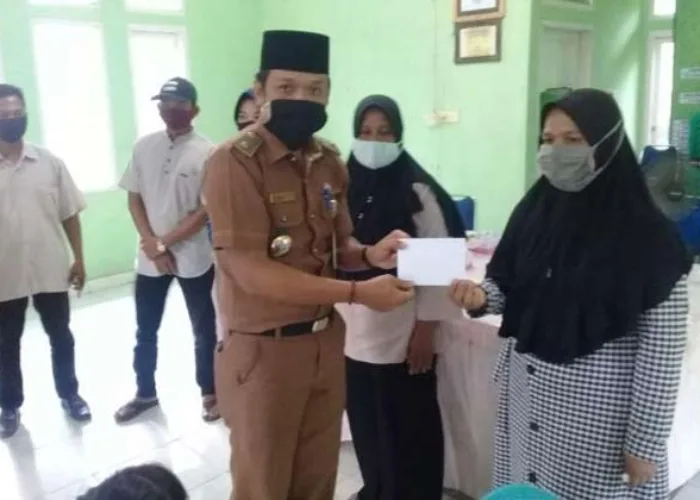 Semen Padang Salurkan Beasiswa Untuk 50 Pelajar Kota Dumai