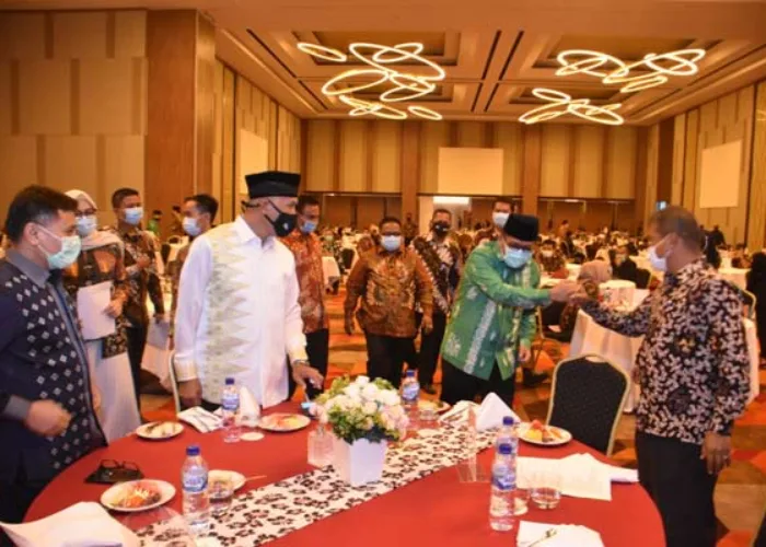 Pemko Padang Beri Penghargaan 64 Badan Usaha, Organisasi Sosial dan Pemangku Kepentingan Peduli Covid-19