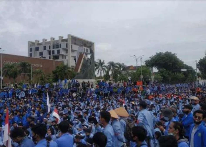 Ribuan Mahasiswa Siang Ini Kembali ke Jalan, Desak Pemerintah Cabut UU Cipta Kerja