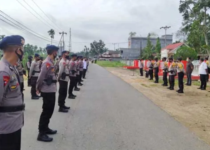 Ratusan Personil Gabungan Amankan Rapat Pleno Penghitungan Suara