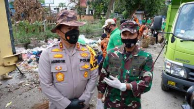 Dua Jenderal Harus Turun Tangan Bersihkan Sampah di Pekanbaru