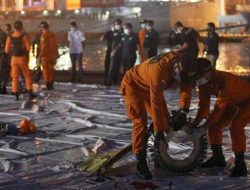 Sinyal Black Box Sriwijaya SJ 182 Terdeteksi 23 Meter di Bawah Laut