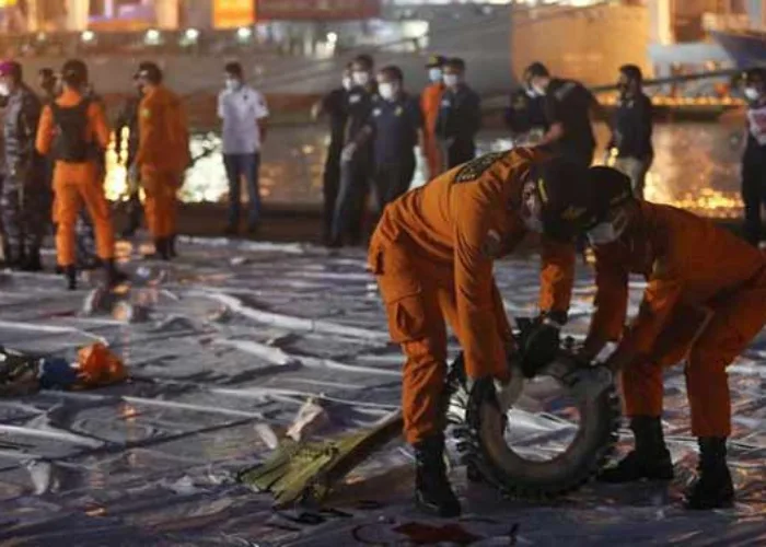 Sinyal Black Box Sriwijaya SJ 182 Terdeteksi 23 Meter di Bawah Laut