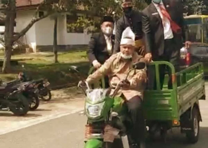 Kendarai Motor Sampah Hibah KLHK, Bupati Yopi Arianto Datangi Gedung DPRD