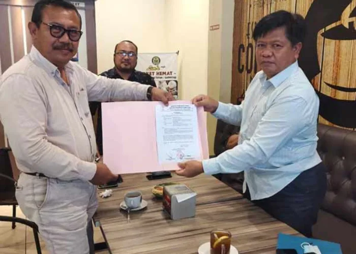 Ir Selamat MM Resmi Jabat Ketua DPD IKJR Inhu, DPP IJKR Riau Serahkan SK
