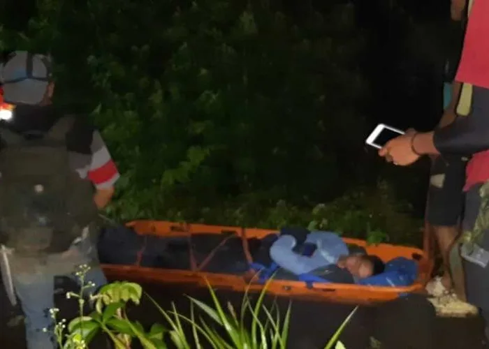 Jatuh Dalam Kawah Gunung Marapi, Tim SAR Berhasil Evakuasi Ramzi