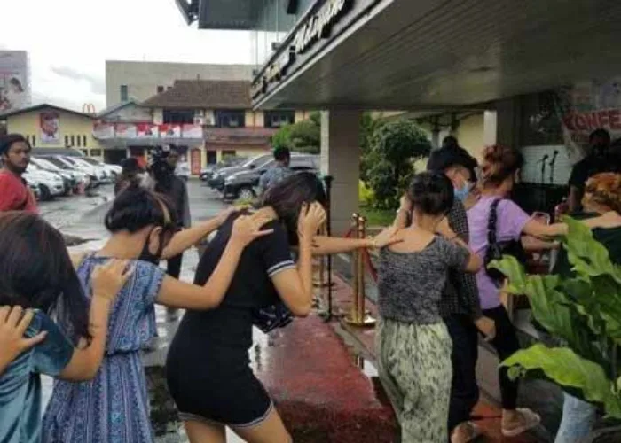 Polisi Gerebek 3 Kamar Hotel, Belasan ABG Diduga Terlibat Prostitusi Online Diamankan