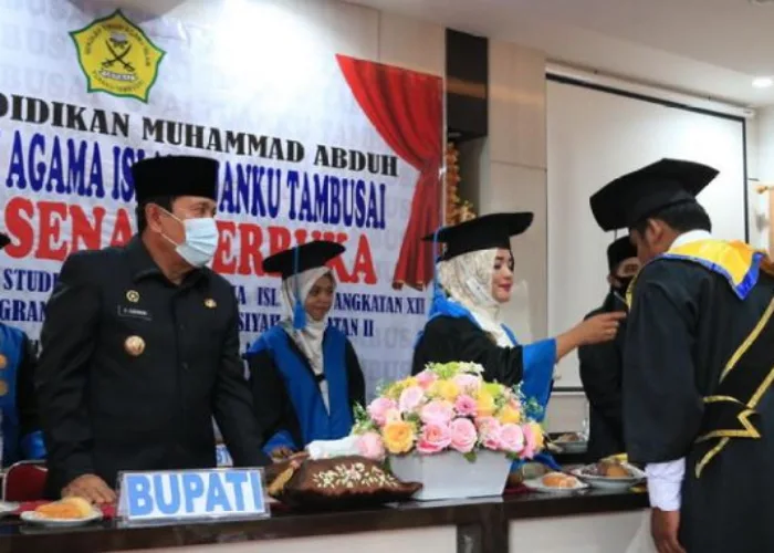 Hadiri Wisuda STAI Tuanku Tambusai, Bupati Sukiman Sampaikan Komitmen Wujudkan SDM Cerdas Berkualitas