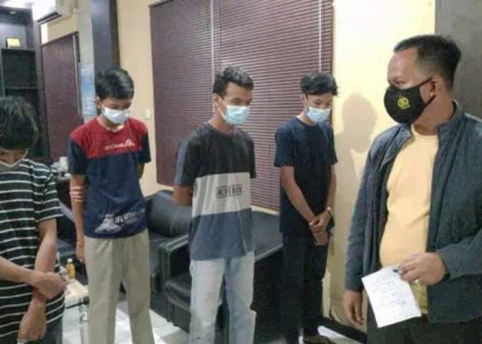 Remaja di Pekanbaru Standing Motor Pakai Celana Dalam, Ingin Viral Malah Diciduk