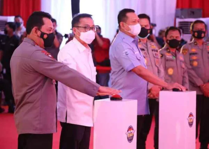 Kapolri Resmikan Aplikasi SINAR, Kini Perpanjang SIM Bisa dari Rumah