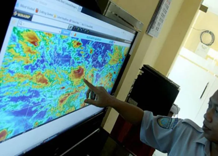 Sumbar Diterjang Angin Kencang, Pohon Bertumbangan, Ini Penjelasan BMKG