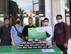 Sixnature STIFAR Riau Berbagi Takjil dan Paket Ifthor ke Masyarakat Kurang Mampu