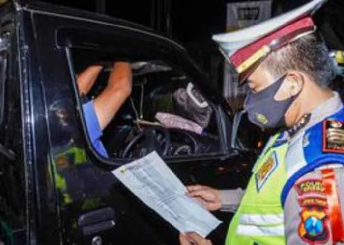 Polda Sumbar Putar Balik 1.739 Kendaraan Pemudik di Pos Penyekatan