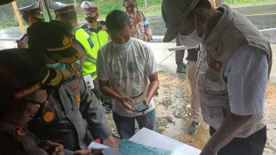 Bupati Suyatno Tinjau Pos Penyekatan Perbatasan Riau-Sumut di Bagan Sinembah