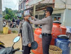 Bersama PT TPP, Polsek Lirik Bagikan Ratusan Masker ke Masyarakat