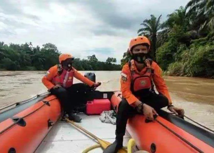 Bocah 9 Tahun Hilang Terseret Arus Sungai Rokan, Tim SAR Lakukan Pencarian
