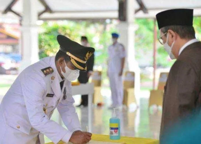 Gubernur Syamsuar Lantik Afrizal Sintong – Sulaiman Sebagai Bupati dan Wakil Bupati Rohil