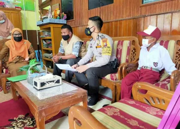 Reaksi Cepat Bripka Ripal, Polisi di Inhu yang Fasilitasi Keluarga Kurang Mampu Bersekolah