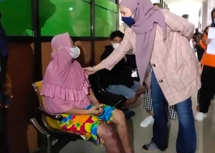 Saksikan Proses Vaksinasi, Bupati Rezita: Jangan Takut Divaksin