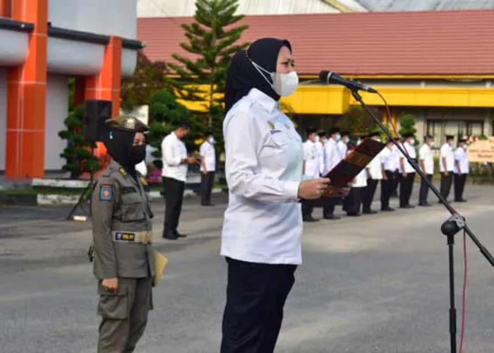 Hari Pertama Kerja, Bupati Rezita Ingatkan ASN di Inhu Utamakan Disiplin dan Kebersihan