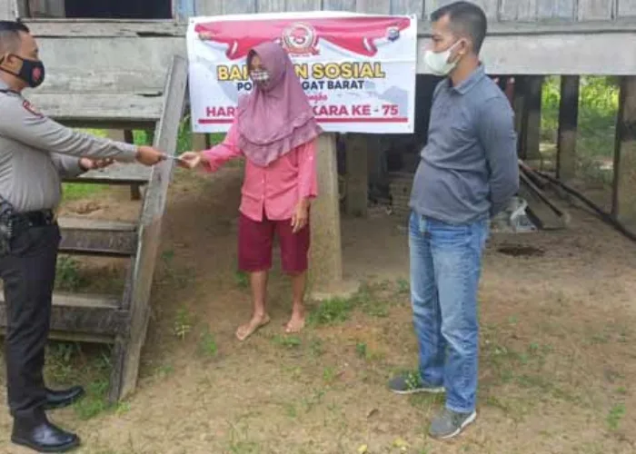 Jumat Barokah: Polsek Rengat Barat Salurkan Bantuan dari Zakat Profesi