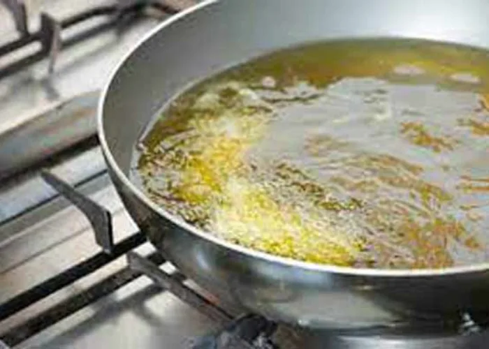 Disuruh Goreng Ikan, Istri Siramkan Minyak Panas ke Suami