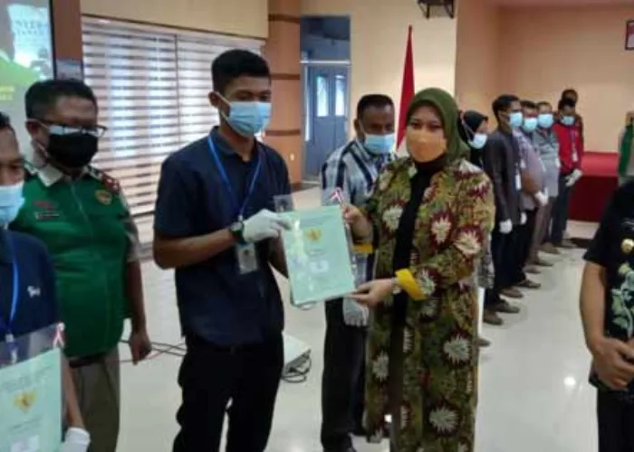2025 Semua Tanah Masyarakat Inhu Bersertifikat, Tahap I Bupati Rezita Serahkan 500 Sertifikat