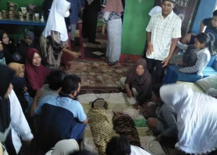 Pulang Bekerja, Ibu di Inhu Malah Temukan Dua Anaknya Mengapung Tak Bernyawa di Kolam Ikan