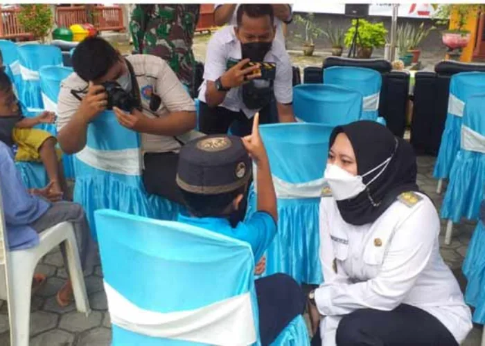 Candaan Bupati Rezita Cukup Ampuh Hilangkan Kecemasan Anak Jelang Disunat