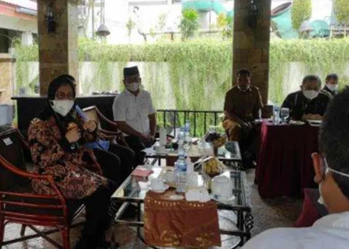 Mensos Risma Marah, Distribusi Program Keluarga Harapan di Riau Macet