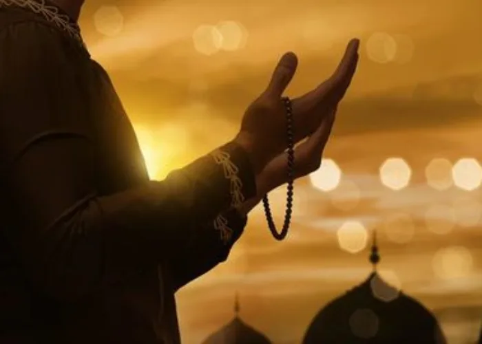 Bagaimana Doa Qunut Subuh Dalam Pandangan Empat Mahzab? Simak Pembahasannya!